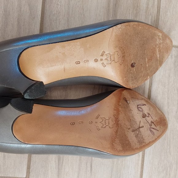 Amalfi Gray Metallic Leather Pointed Toe Slip On Mid Heel Pump.  Size 6B - Picture 7 of 7